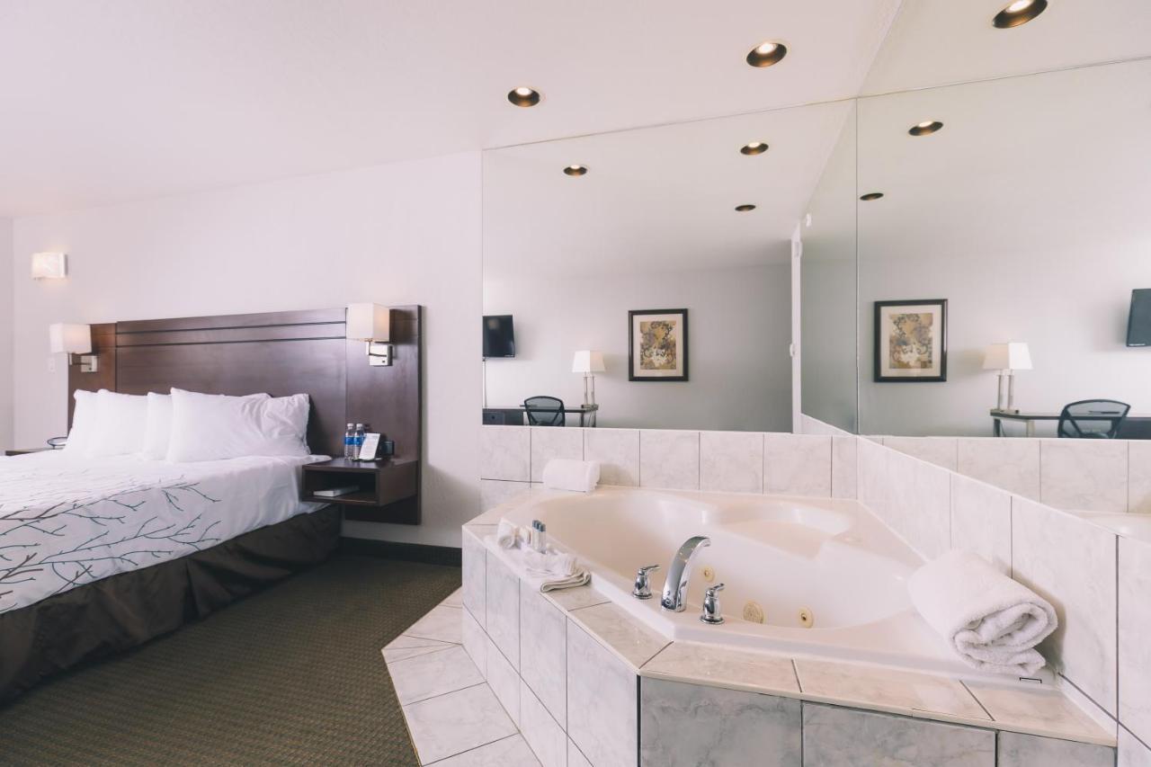 Service Plus Inns And Suites Grande Prairie Exteriér fotografie