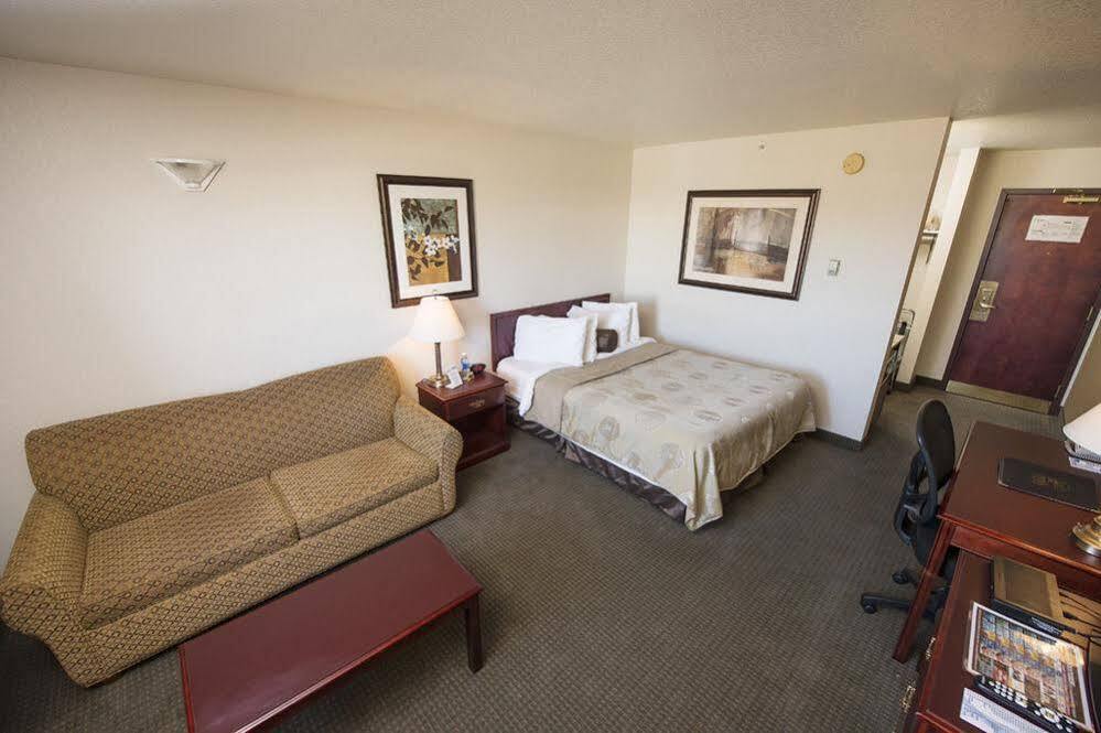 Service Plus Inns And Suites Grande Prairie Exteriér fotografie