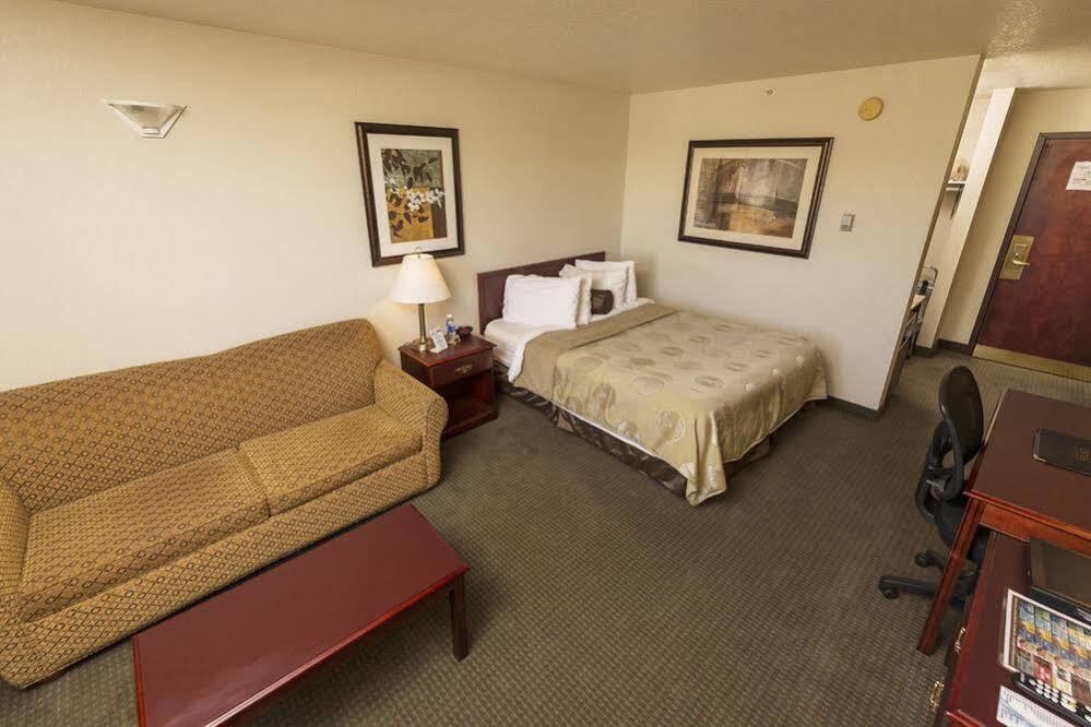 Service Plus Inns And Suites Grande Prairie Exteriér fotografie